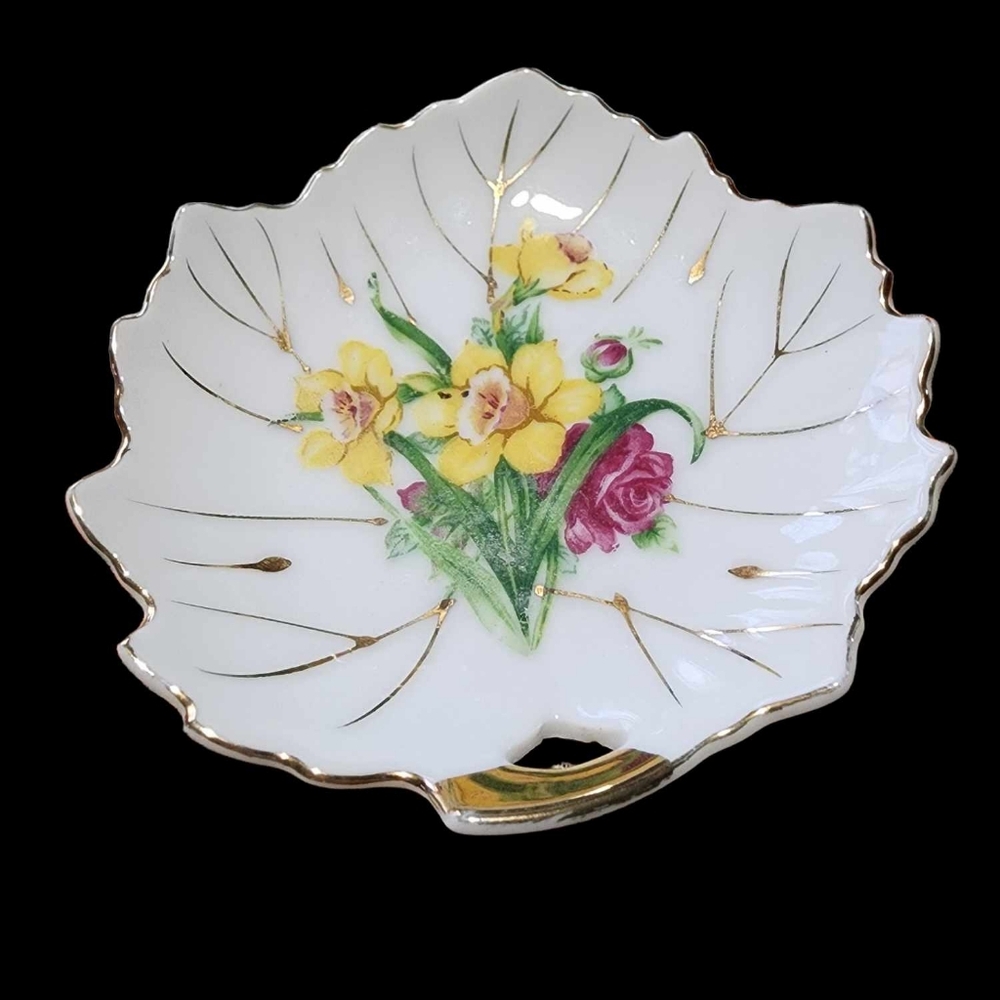 Vintage Japanese China leaf plate